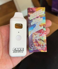 Cake-she-hit-different-2-gram-disposable-vape-pen-and-package